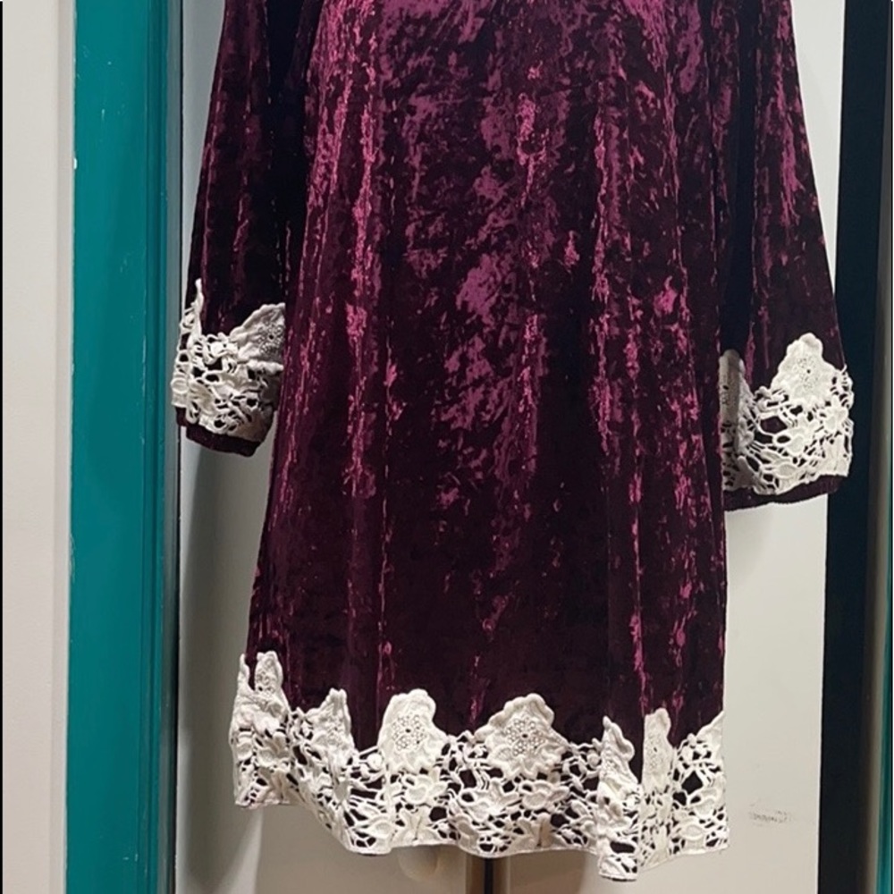 CalStyle Top - Picture 3 of 3
